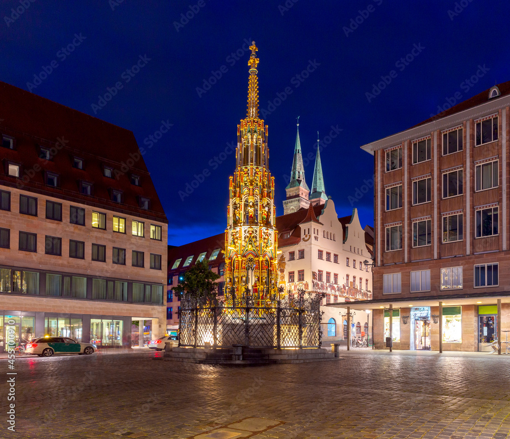 Naklejka premium Nuremberg. Old medieval market square at night.