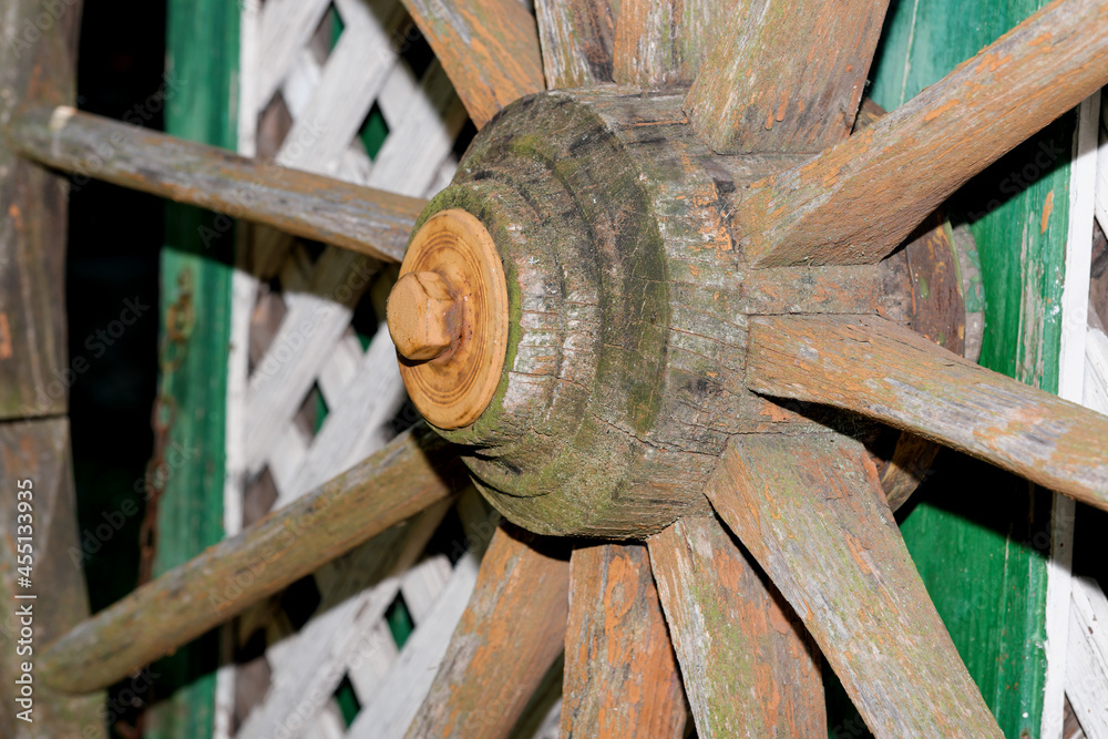 Swivel wheel for lifting a bucket Swivel wheel for lifting a bucket