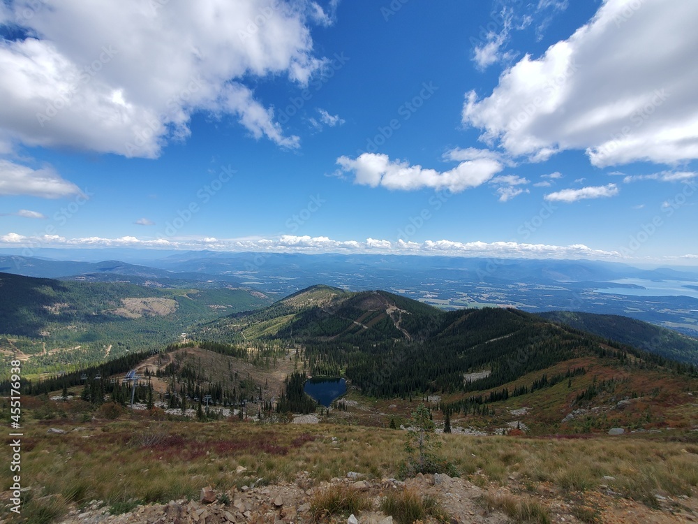 Obraz premium Schweitzer Mountain in the Summer