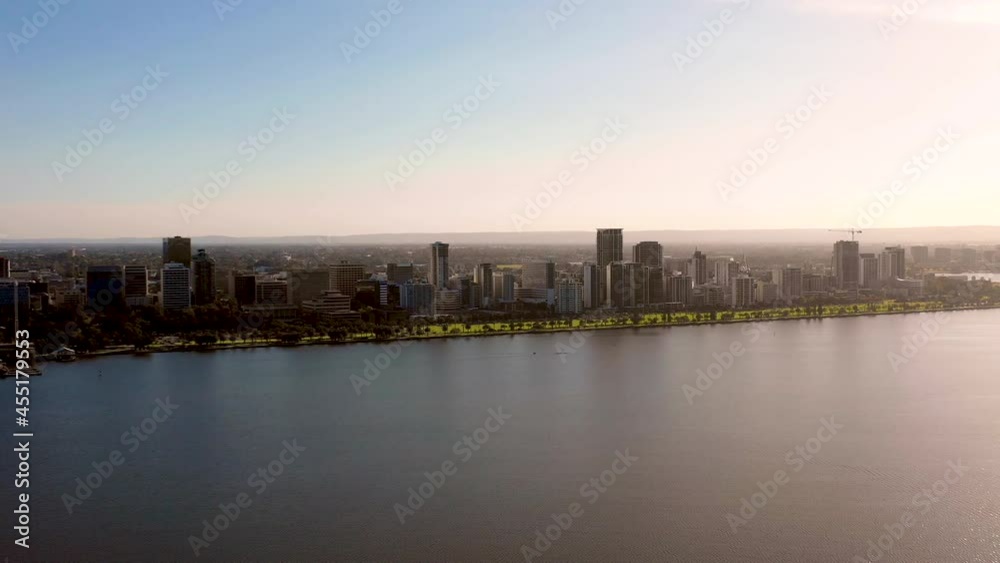 オーストラリアの西オーストラリア州パースの町並みをドローンで空から撮影した空撮動画 Aerial video of the cityscape of Perth, Western Australia, Australia, taken from the sky with a drone. オーストラリアの西オーストラリア州パースの町並みをドローンで空から撮影した空撮動画 Aerial video of the cityscape of Perth, Western Australia, Australia, taken from the sky with a drone.