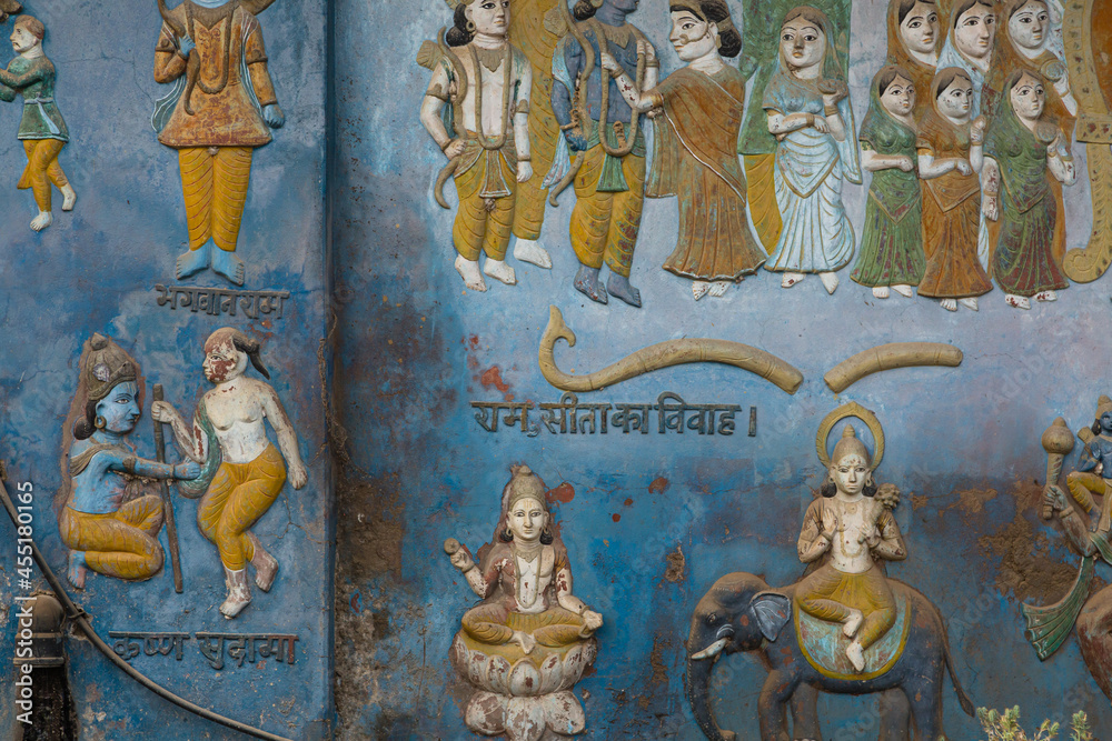 ネパール　ヒンドゥー教の聖地ジャナクプルの壁に描かれた神々の壁画