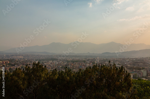 ネパール　カトマンズのスワヤンブナート寺院のある丘から見えるカトマンズ盆地