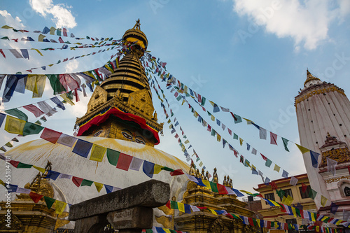 ネパール　カトマンズのモンキー・テンプルとも言われるスワヤンブナート寺院のブッダアイが描かれているストゥーパ