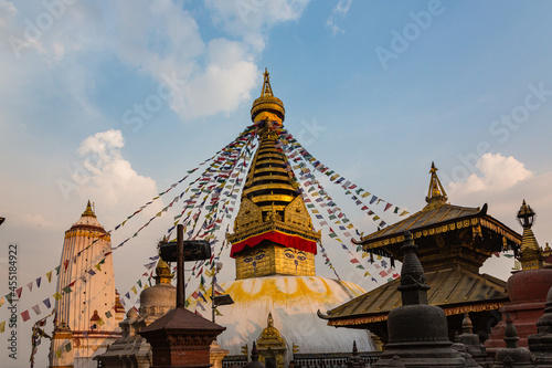 ネパール　カトマンズのモンキー・テンプルとも言われるスワヤンブナート寺院のブッダアイが描かれているストゥーパ