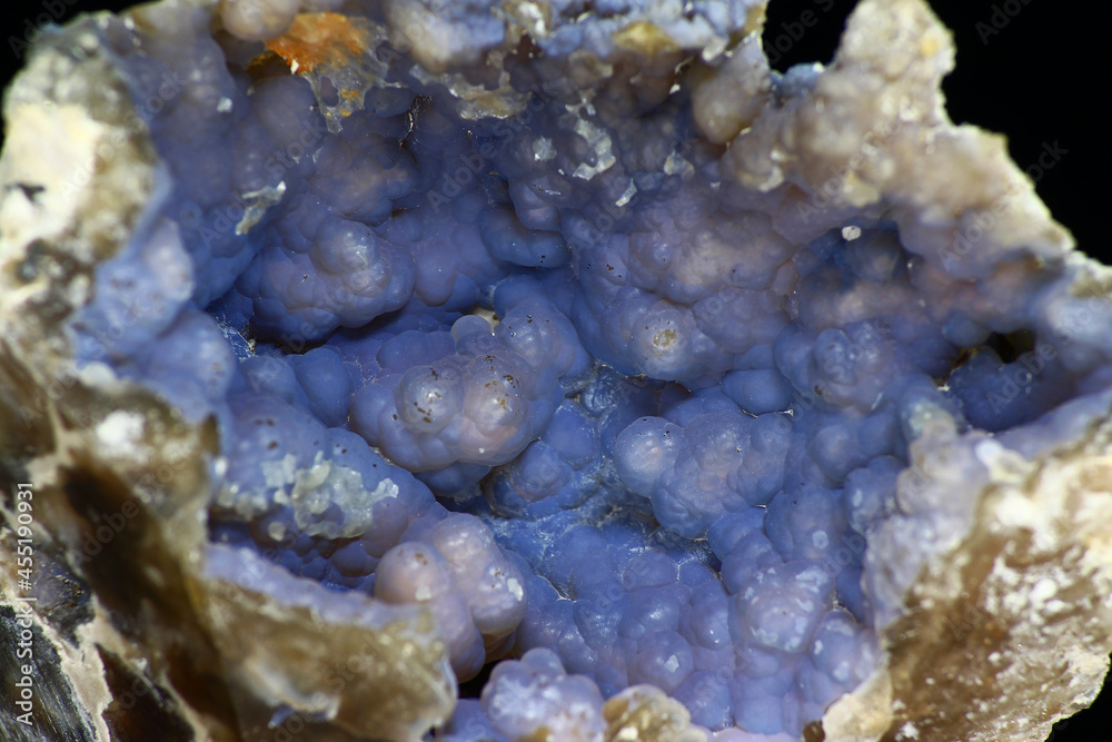 Kidney-shaped chalcedony covered with blue patina, a beautiful collection specimen of chalcedony macro. Golutvin deposit, Moscow region, Russia Kidney-shaped chalcedony covered with blue patina, a beautiful collection specimen of chalcedony macro. Golutvin deposit, Moscow region, Russia