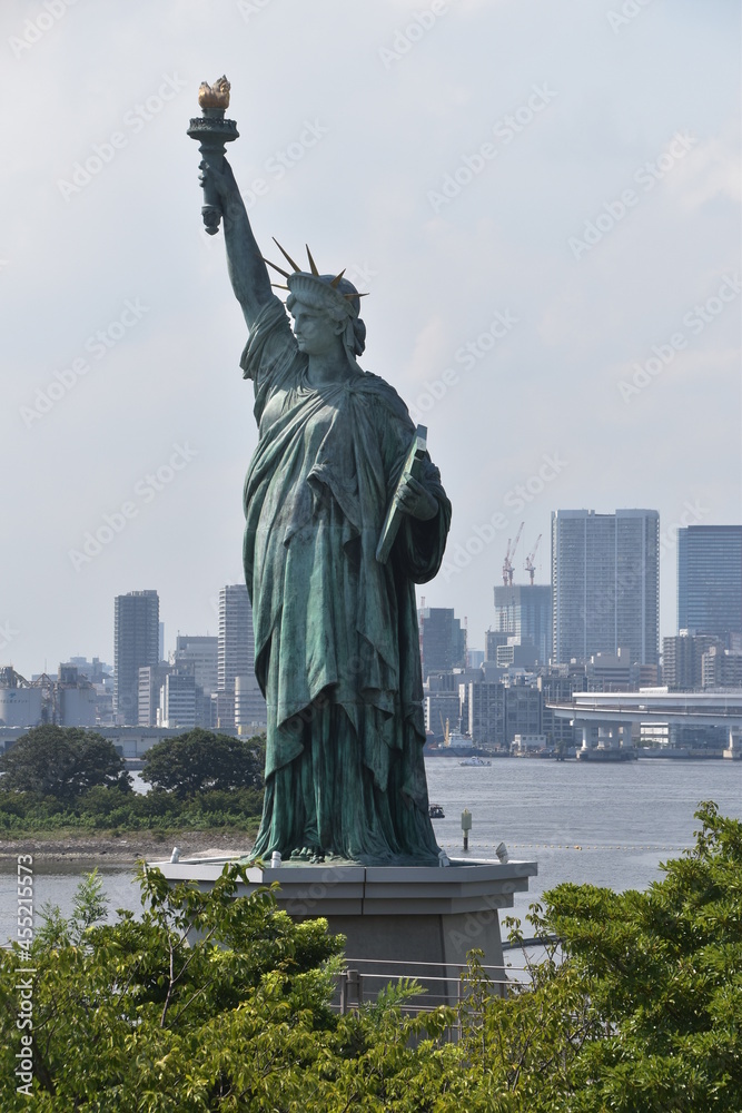 Fototapeta premium The view of Daiba City in Tokyo