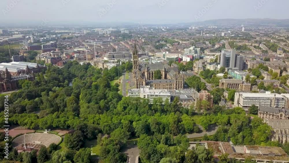 Fly towards University of Glasgow Fly towards University of Glasgow