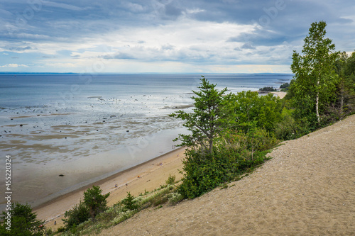 Fototapeta Naklejka Na Ścianę i Meble -  The sand dunes near Tadoussac, in Quebec (Canada), on a cloudy summer day