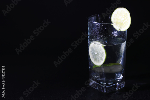 Lime water. Drinking water with fresh lime. Mineral water. Healthy, mineral-rich, refreshing water with lime.