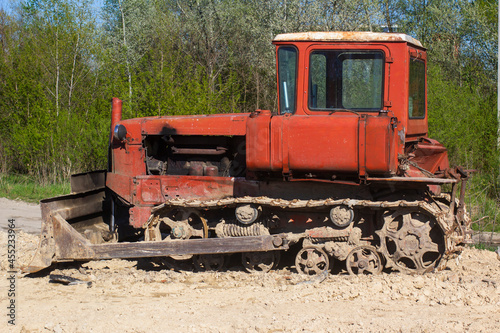Old bulldozer. Side view © Alex