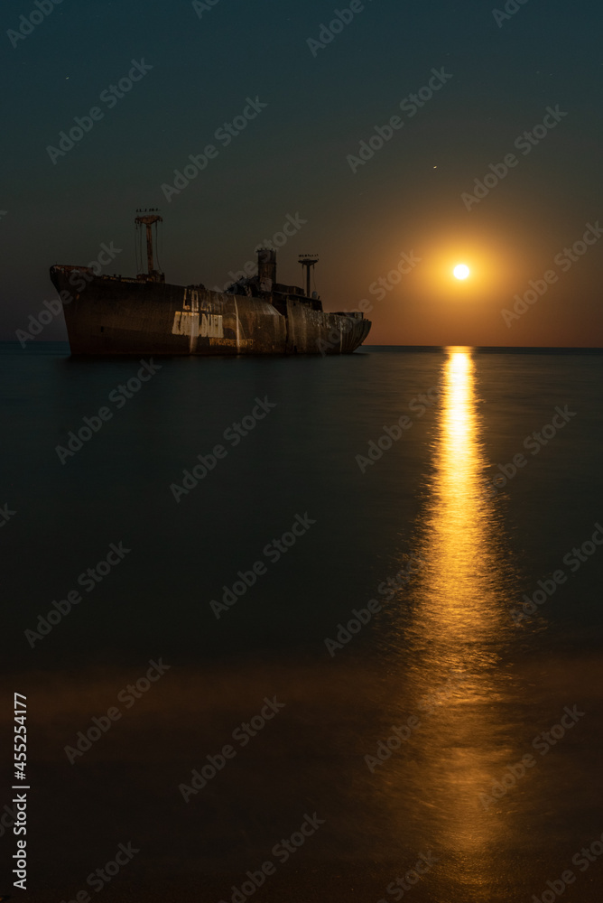 Obraz premium Costinesti - MV E Evangelia Shipwreck