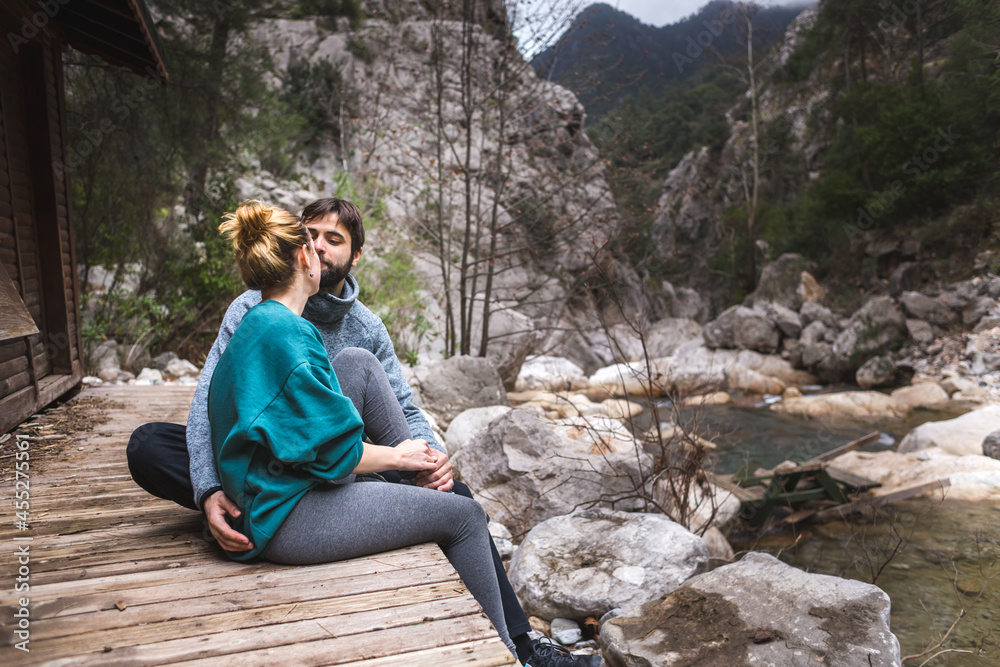 Naklejka premium a man and a girl spend time together