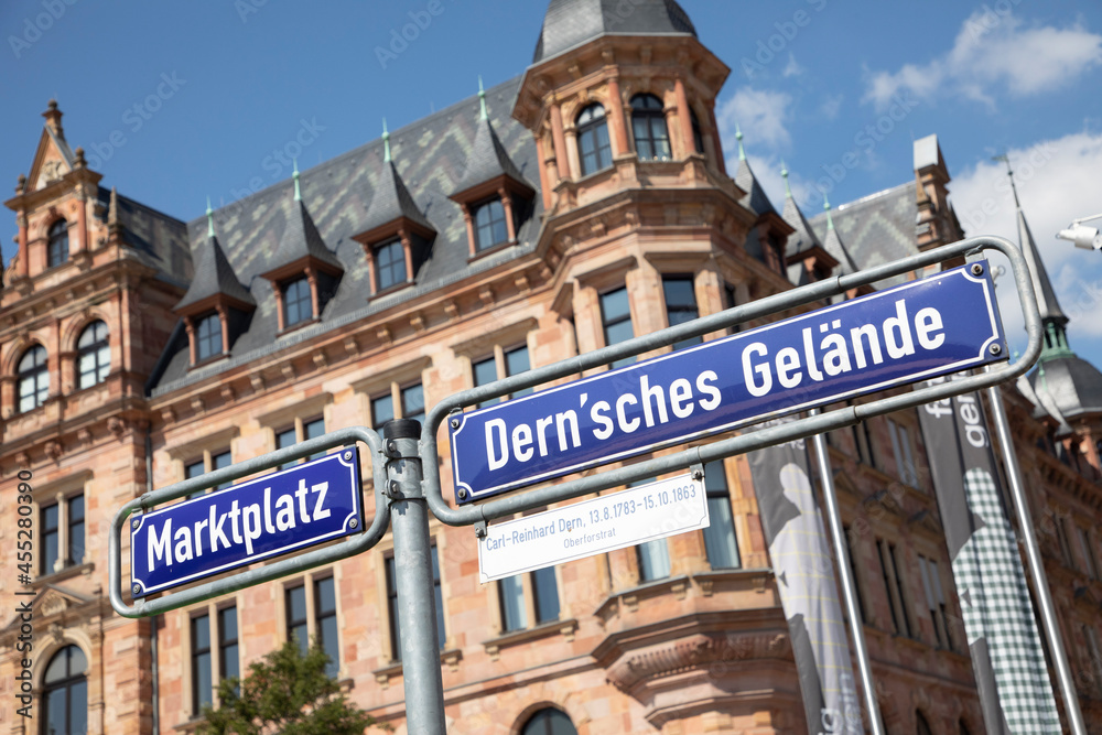 signage Dernsches Gelände and Marktplatz - engl. square of Dern and market square - in Wiesbaden signage Dernsches Gelände and Marktplatz - engl. square of Dern and market square - in Wiesbaden