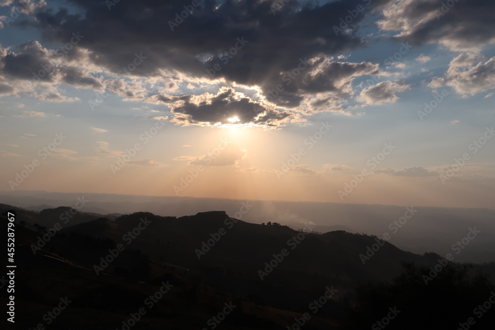 Obraz premium sunset among clouds