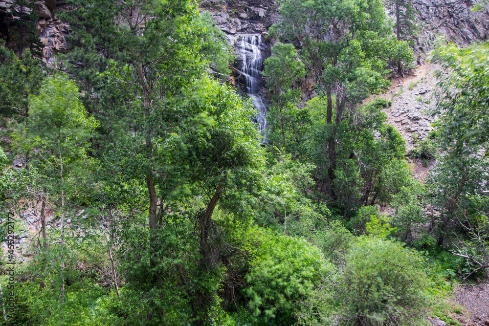 Fototapeta premium Bridal Veil Falls, Spearfish Canyon Scenic Byway, South Dakota