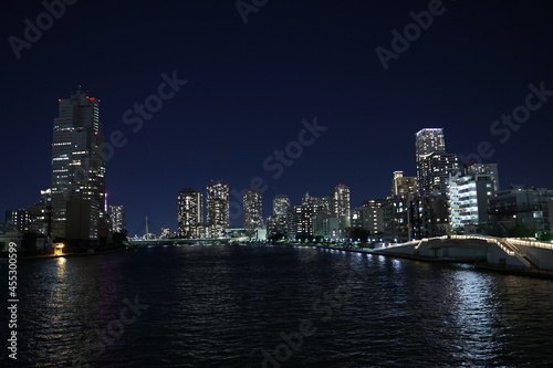 江東区の夜景と川 © photok