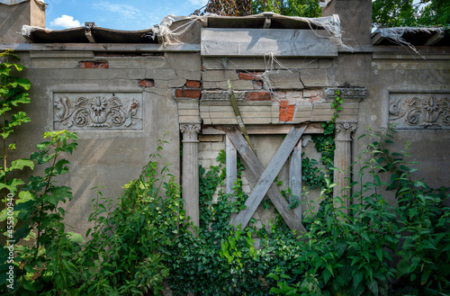 Mauerreste des Stibadiums neben der Villa Henckel auf dem Pfingstberg in Potsdam photo