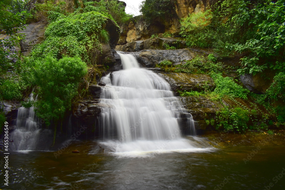 Oothamparai Falls in Bodinayakanur, Tamilnadu Oothamparai Falls in Bodinayakanur, Tamilnadu