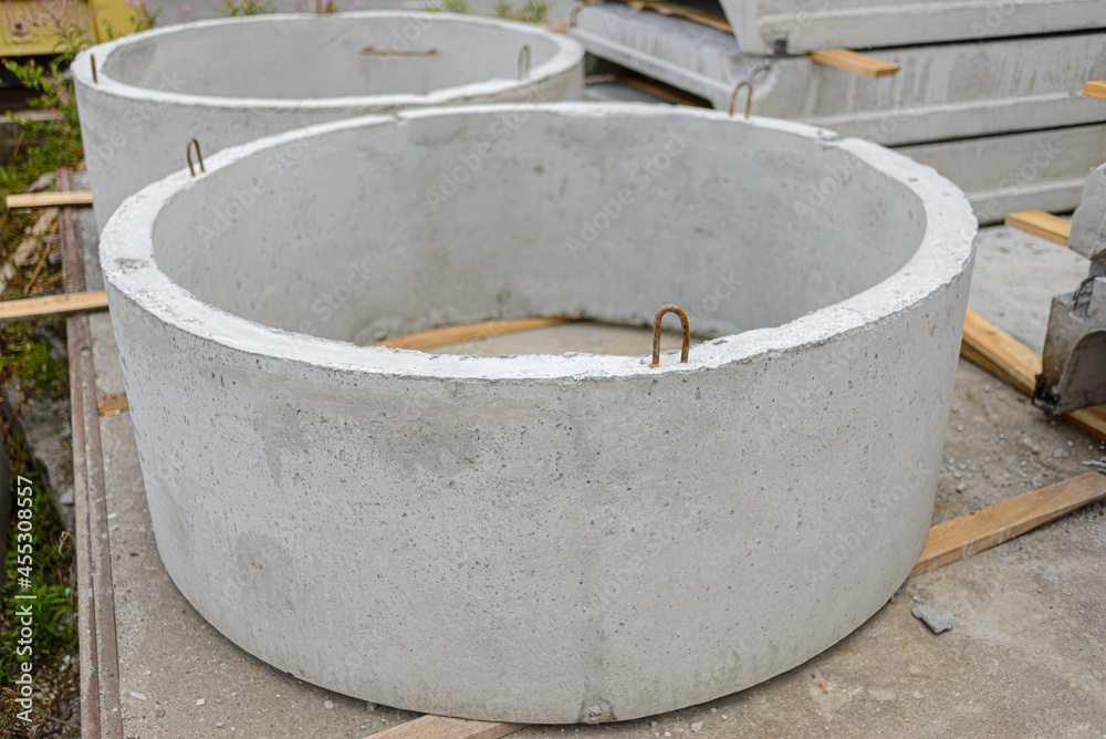 Rings of reinforced concrete wells lie in the warehouse of the plant. Rings of reinforced concrete wells lie in the warehouse of the plant.