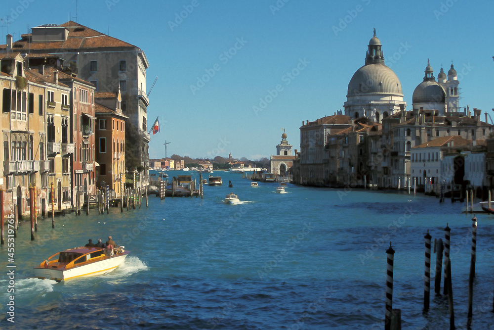 Venise en Italie, canal, maison et pont
