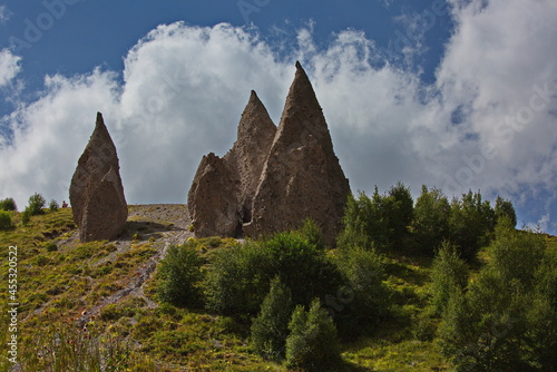 Sharp rocks of the Dzhily-su gorge.