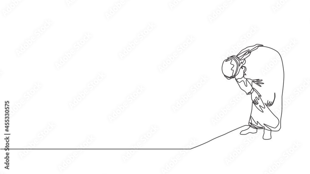 Self drawing animation of single line draw muslim person pray salat on sajadah in shmag traditional Arab cloth. Ramadan Kareem and Eid Mubarak pray concept continuous line draw. Full length animated. Self drawing animation of single line draw muslim person pray salat on sajadah in shmag traditional Arab cloth. Ramadan Kareem and Eid Mubarak pray concept continuous line draw. Full length animated.