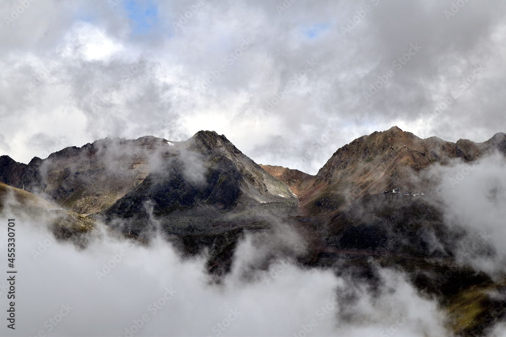 Tiroler Berge und Wolken