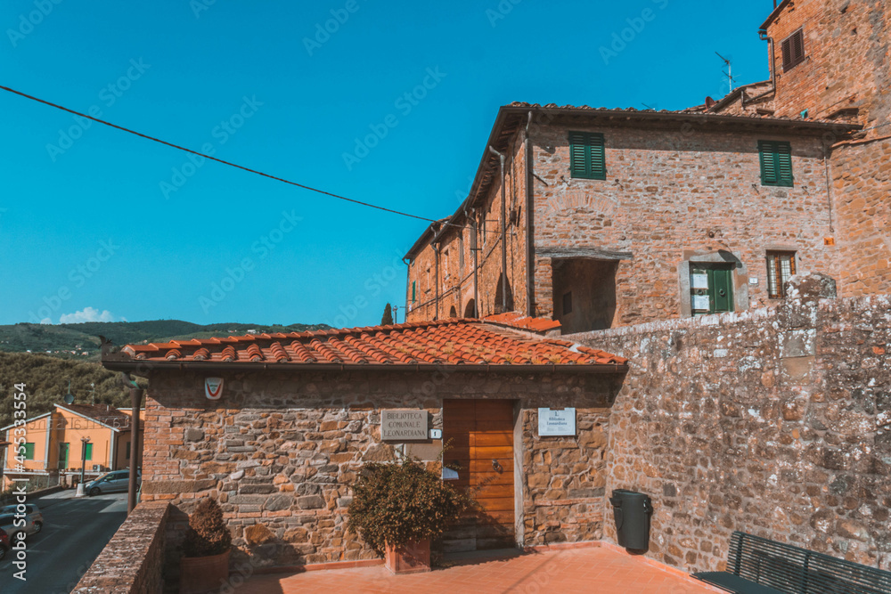 Obraz premium The small medieval village of Vinci in Tuscany