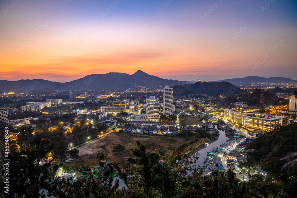 Fototapeta premium Twilight aerial view of Hua Hin, a famous tourist attraction of the upper southern part of Thailand. This photo was taken from Khao Takiab Mountain.