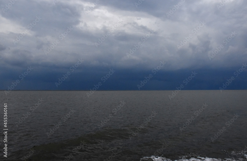 Hintergrund Wolkenhimmel und Meer