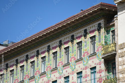 Canvas Print Die berühmten Jugendstilhäuser von Otto Wagner in der Linken Wienzeile in Wien,