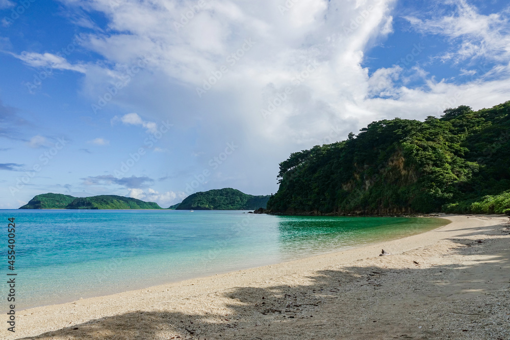 世界自然遺 沖縄県・西表島の秘境ビーチ イダの浜