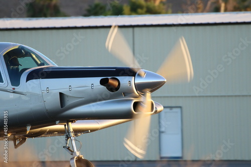 kleines Propellerflugzeug