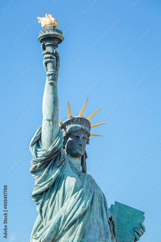 Fototapeta premium Statue of liberty in Odaiba, Tokyo, Japan