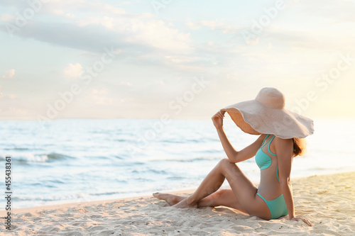 Beautiful young woman in st...