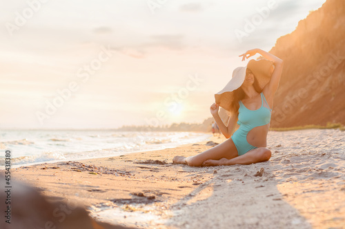Beautiful young woman in st...