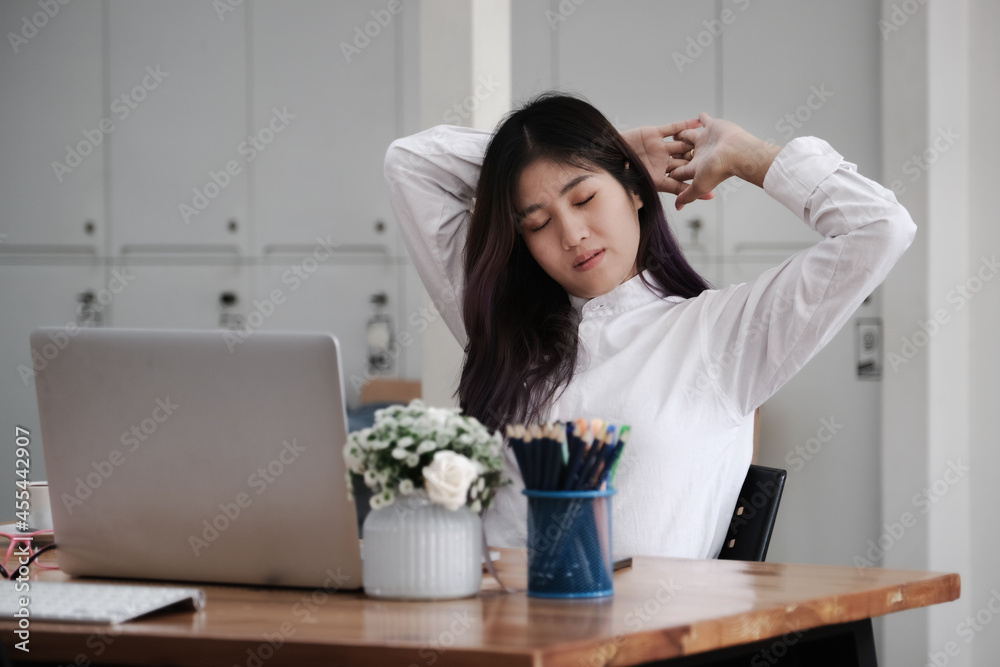 Employees show signs of boredom from working full time. Employees show signs of boredom from working full time.