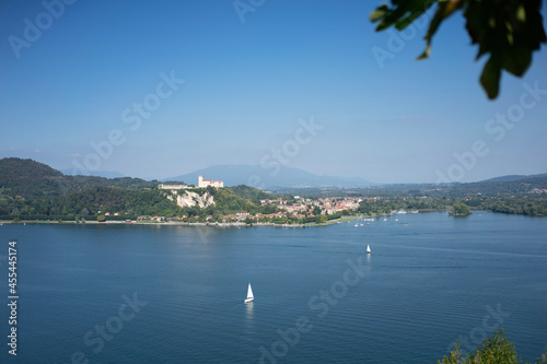 lake como country