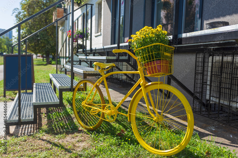 Yellow bike - decoration of the entrance