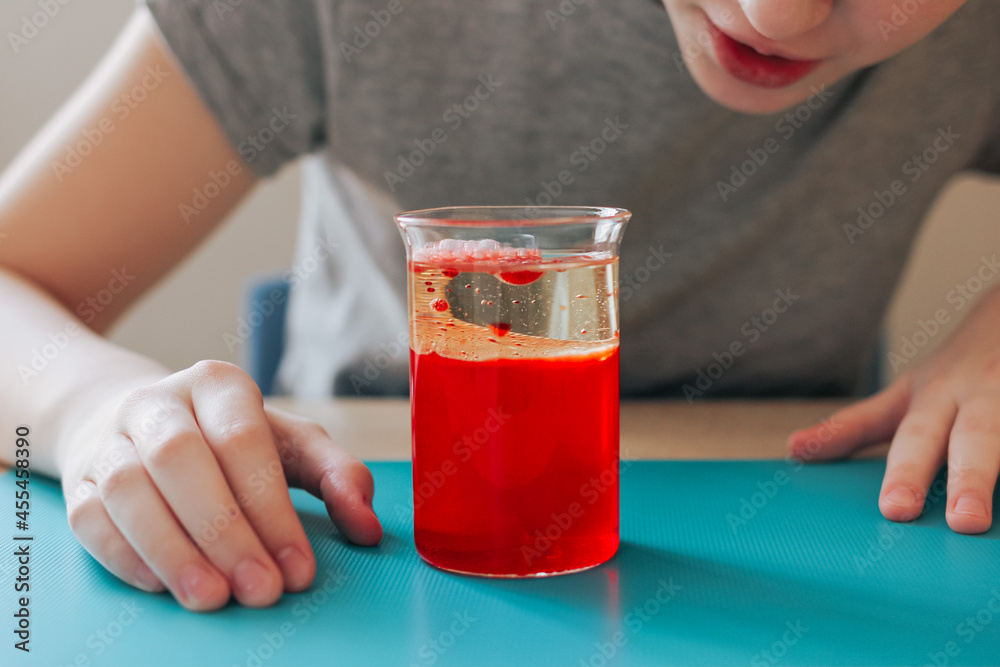 Lava lamp, science experiment with water, food coloring, oil and