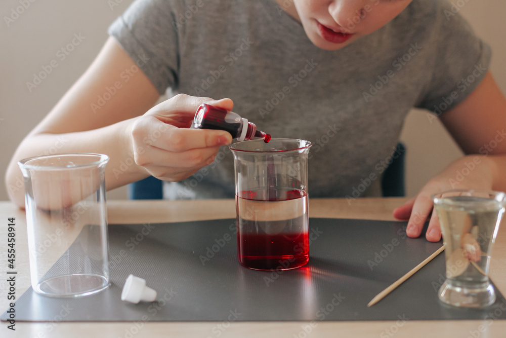 Lava lamp, science experiment with water, food coloring, oil and
