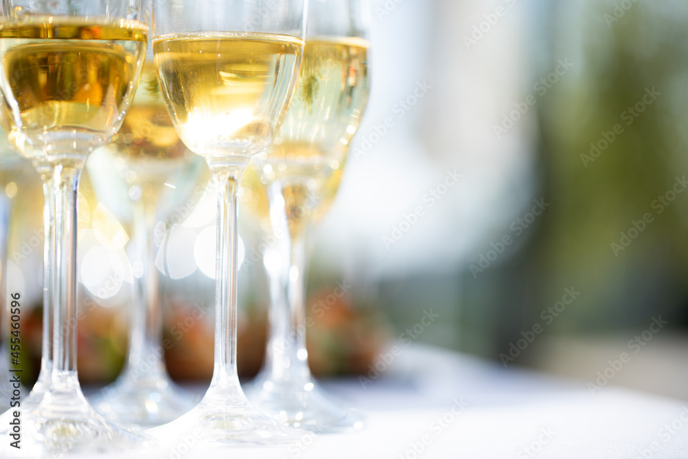 glasses of champagne glasses of champagne