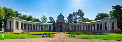 Canvas Print The temple-tomb (Colonnade) in the Arkhangelskoye Estate Museum