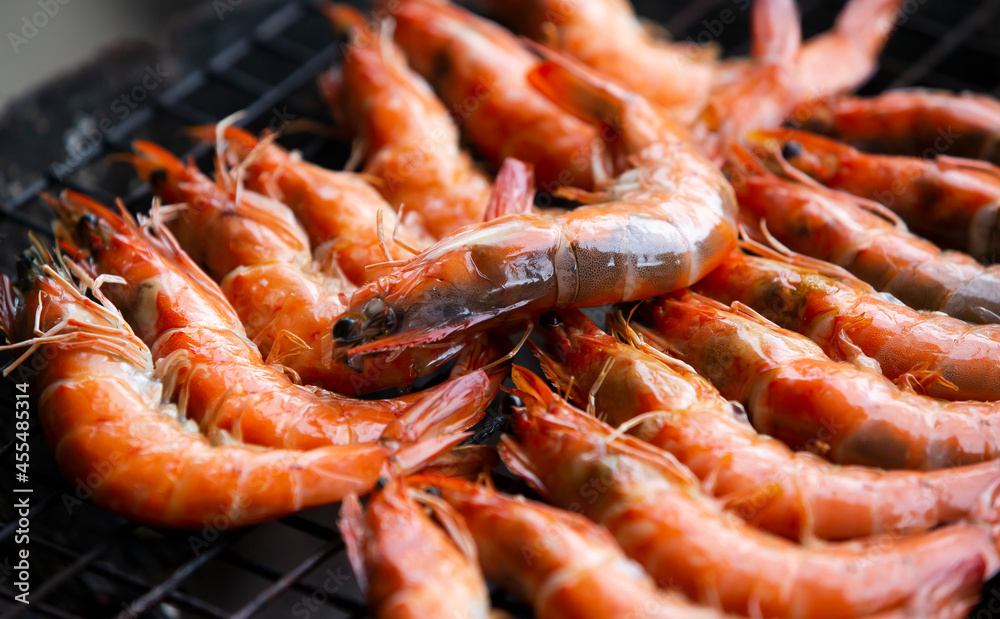 shrimps on the grill