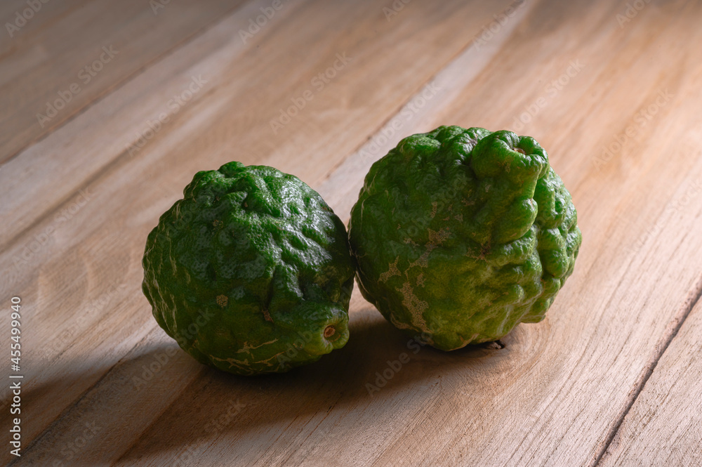 Obraz premium Fresh Bergamots fruit on wooden table background.