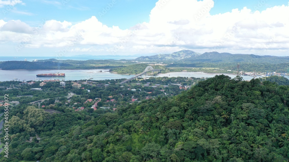 Vista del Puente de las Américas en Panamá, uno de los monumentos históricos de este país.