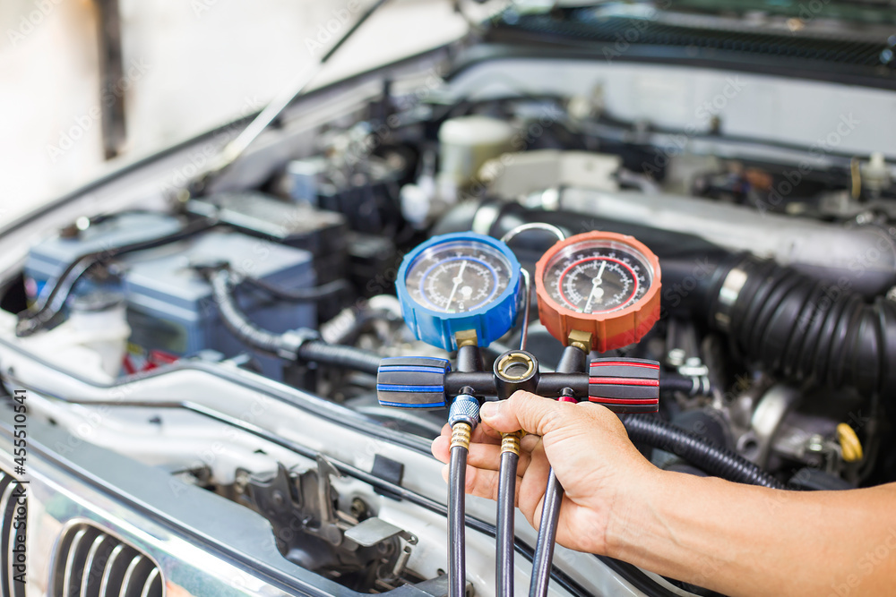 Car air conditioner check service, leak detection, fill refrigerant.Device and meter liquid cooling in the car by specialist technicians. Car air conditioner check service, leak detection, fill refrigerant.Device and meter liquid cooling in the car by specialist technicians.