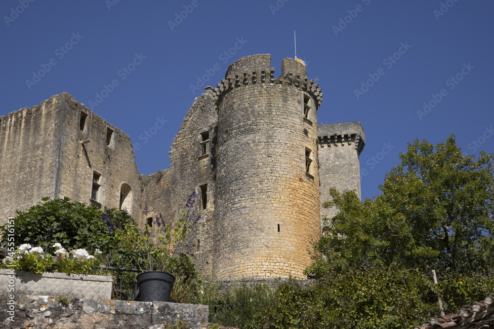 Château fort de Bonaguil dans le Lot et Garonne en France