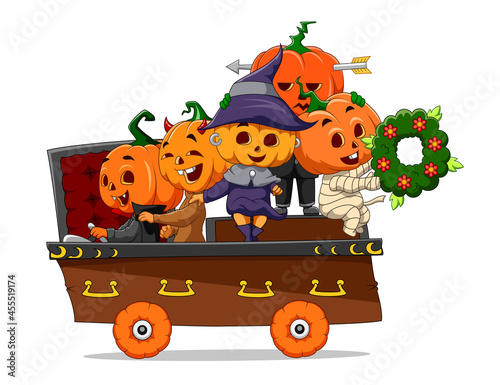 The procession of the children with the pumpkin head