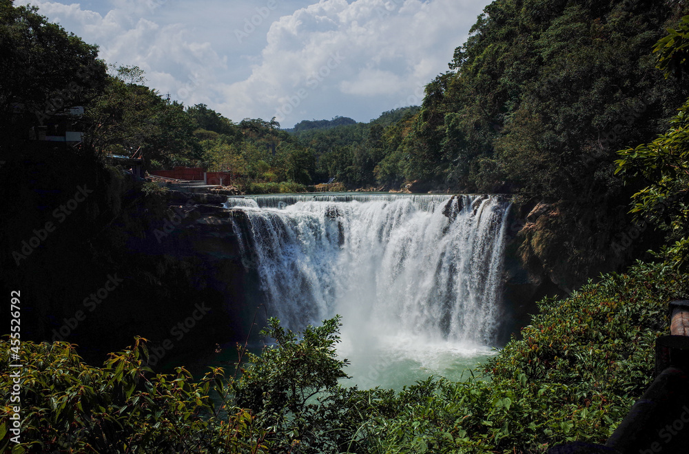 Fototapeta premium Waterfall between mountains in Taiwan